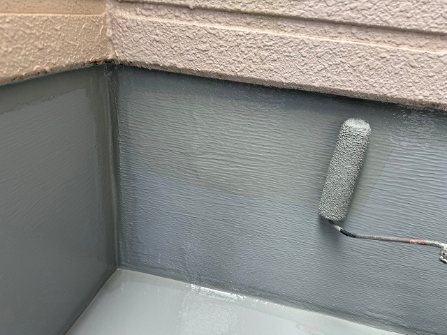 ウレタン防水フローン＃11を塗装